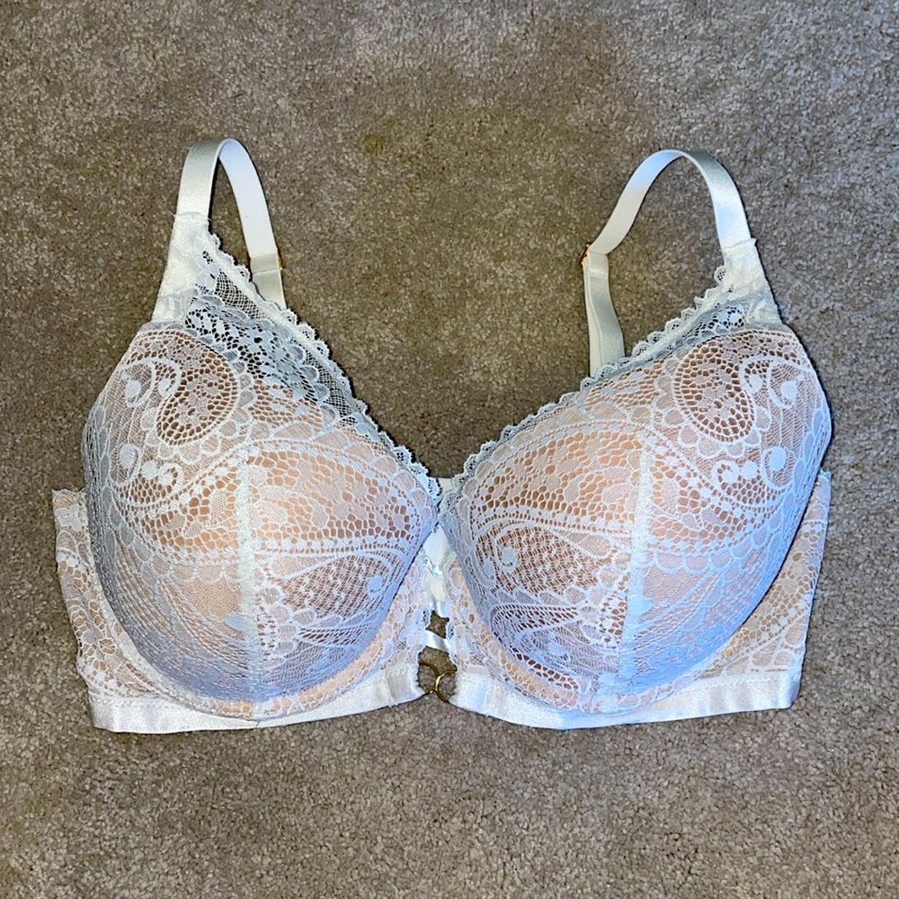 Elegant Lace Bra in White and Cream